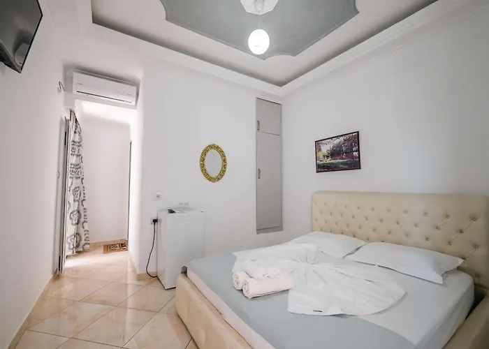 아파트 Andy Sarandë